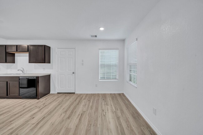 Building Photo - 17607 Longwood Trce Ln