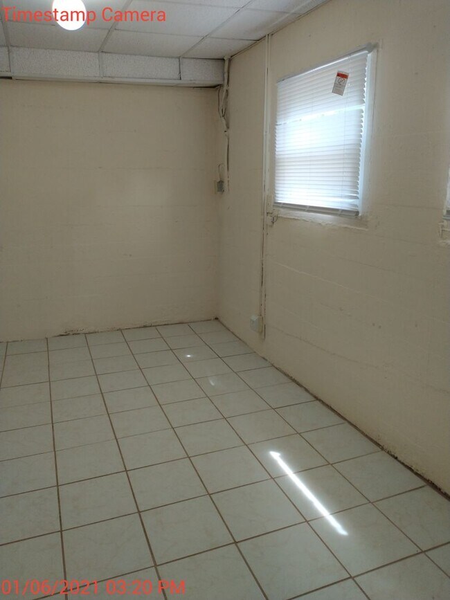 Building Photo - 2026-2027 - Housing on 14th St: 8 Bd Rm 3 ...