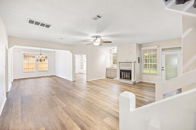 Building Photo - 1641 Parkside Cir