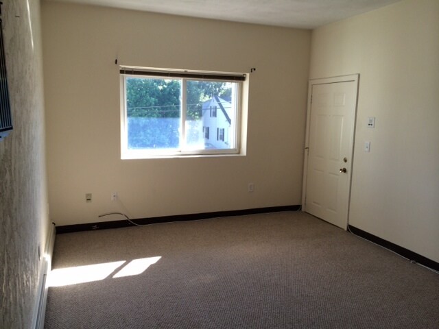 Building Photo - 65 Woodlawn Ave
