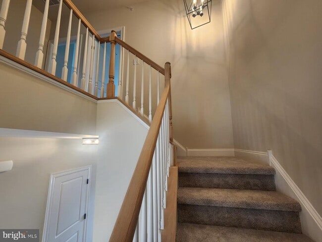 Building Photo - 328 Foxtail Ln