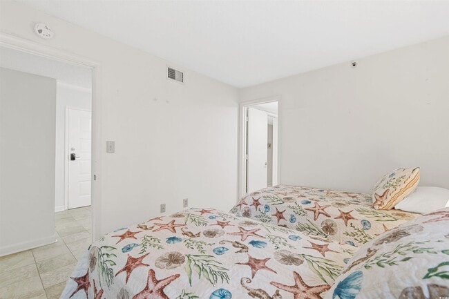 Building Photo - 1086 N Ocean Blvd