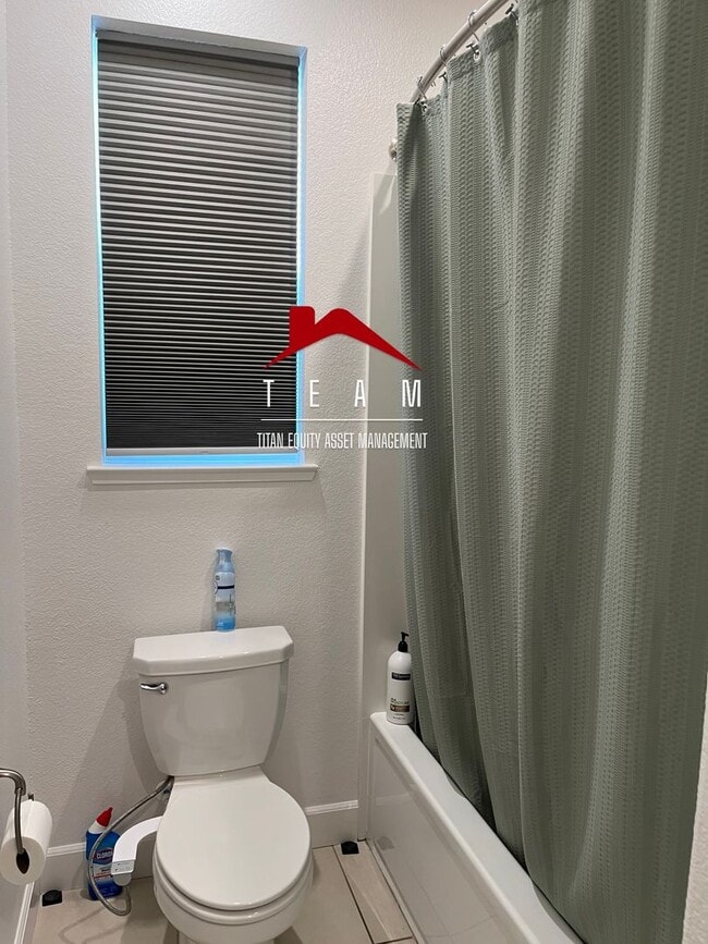 Building Photo - Great single story home with solar