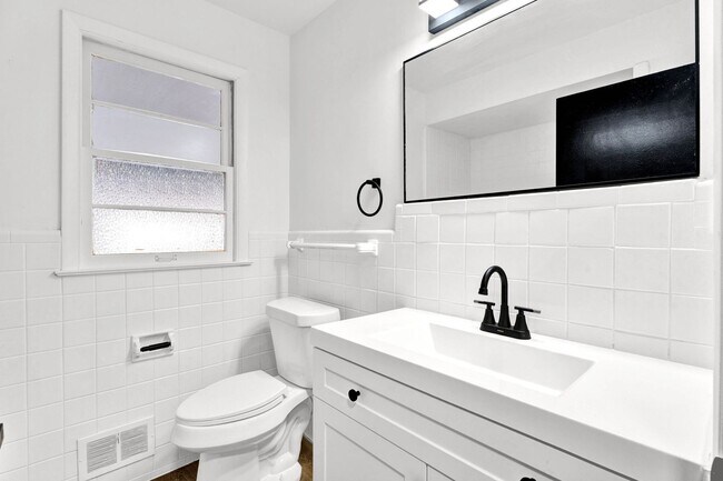 Building Photo - 3BD | 2BTH - BEAUTIFUL HOME - WEST BLOOMFIELD, MI