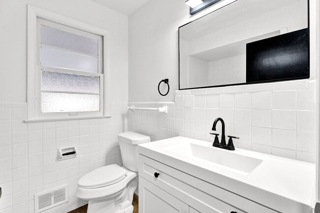 Building Photo - 3BD | 2BTH - NEWLY RENOVATED - WEST BLOOMFIELD, MI (3 MONTH SPECIAL)