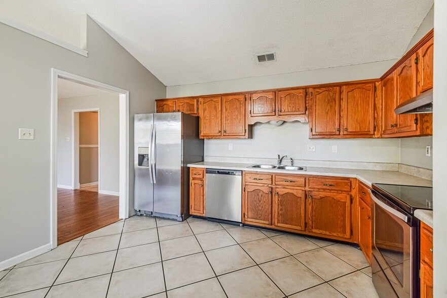 Building Photo - 10378 Yates Dr