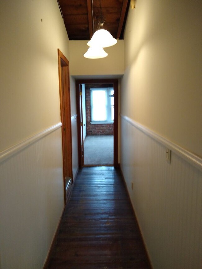Building Photo - 603 E Colonial Ave