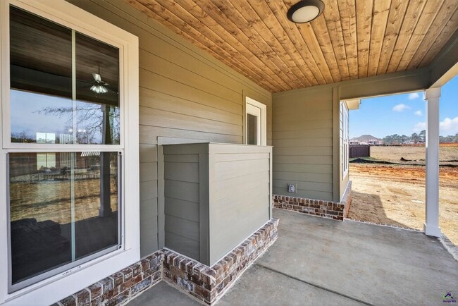 Building Photo - 213 Saraland Trl