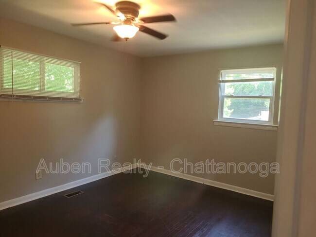 Building Photo - 903 Curleque Dr
