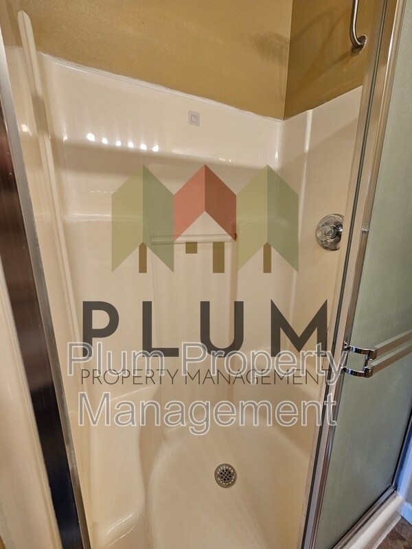 Building Photo - 5104 Village View Way