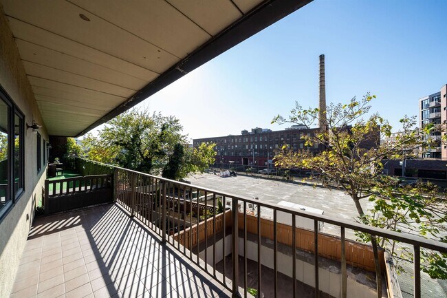 Building Photo - 72 Park Ave