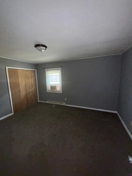 Building Photo - 406 Lake Dr
