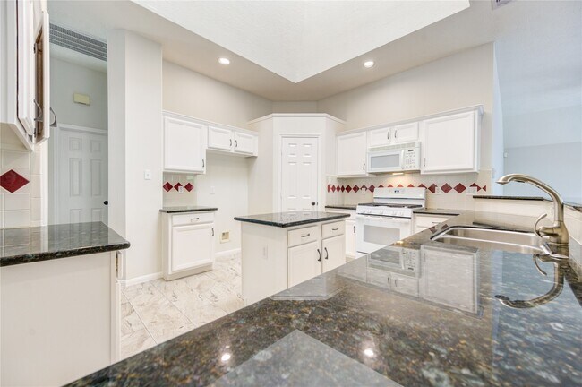 Building Photo - 15831 Laurel Cove
