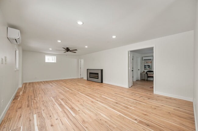 Building Photo - 3764 Glenwood Dr