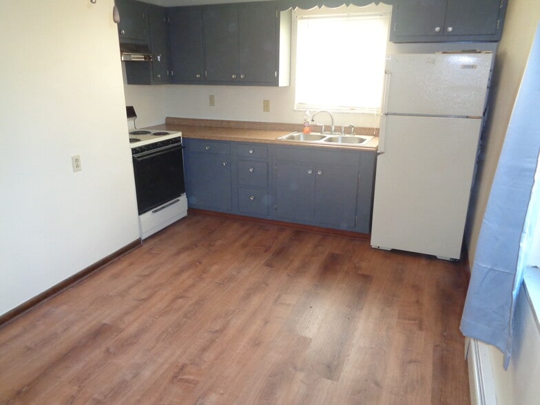 Kitchem - 708 Paul St