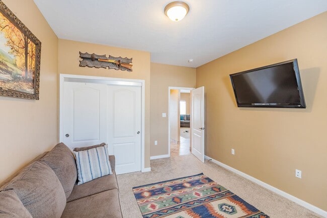 Building Photo - Beautiful 3 Bed 2 Bath Home