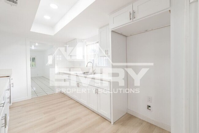 Building Photo - 3 Bedroom 1 Bathroom House for Rent Fishburn Ave Bell CA