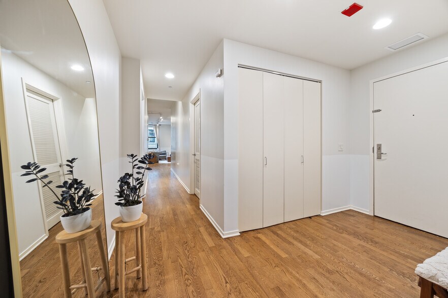 Building Photo - 310 S Michigan Ave