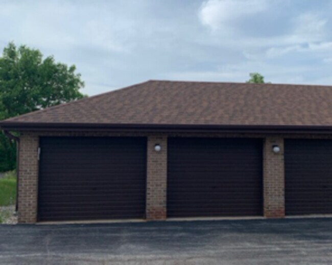 Building Photo - 7932 Paxton Ave