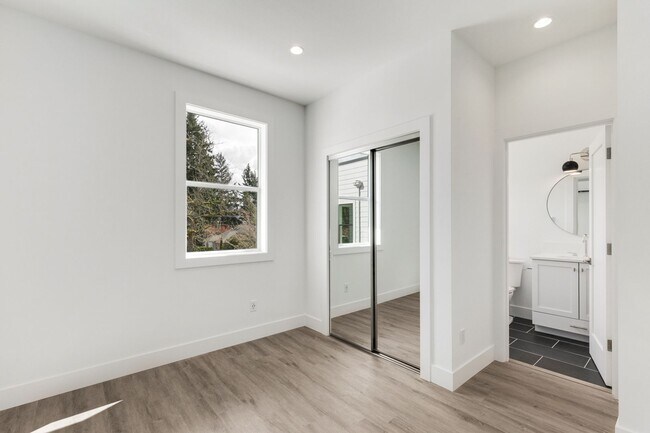 Building Photo - 1541 3rd St