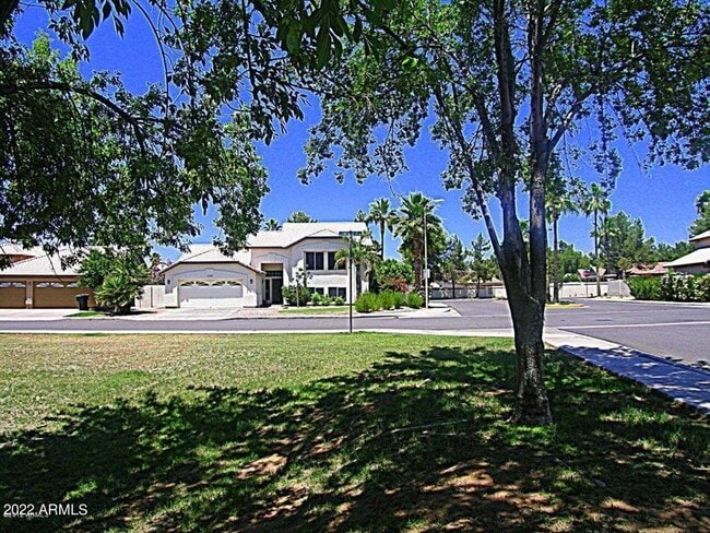 Building Photo - 1338 E Encinas Ave