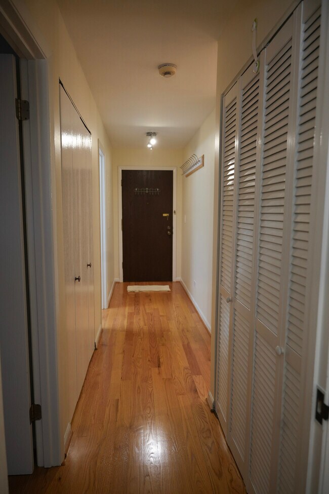 Building Photo - 1026 Castilian Ct
