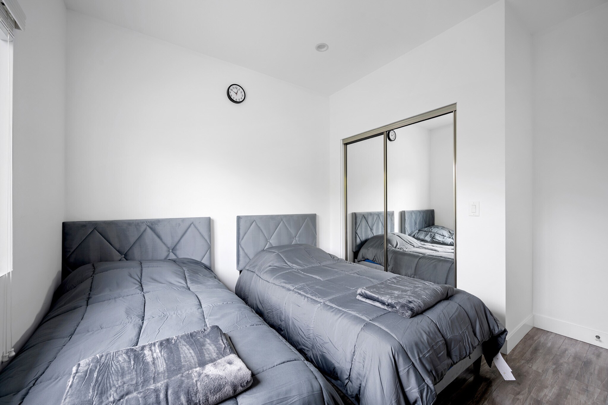 Building Photo - 13313 Wixom St