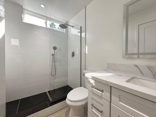 Building Photo - Beautiful 2BD/2BA Fully Remodeled w/ Reser...