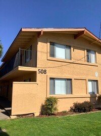 Building Photo - Updated 2 Bedroom, 1 Bathroom Apartment - ...