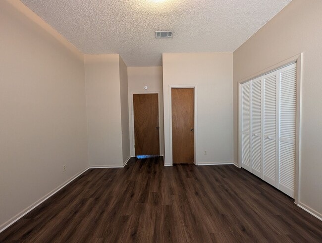 Building Photo - LOCATION!! On Wood Rd -Off Landa  / Fridge / Covered Back Patio / No Carpet / NBISD