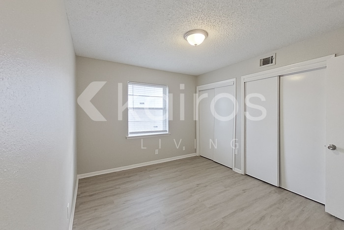 Building Photo - 738 Willowood Ln