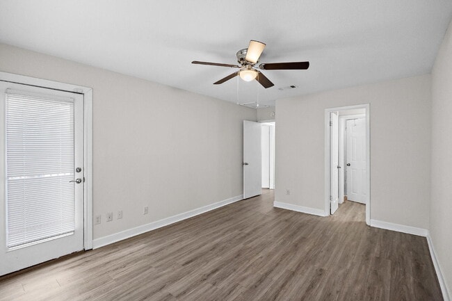 Building Photo - 3/2 townhouse at the Rez!