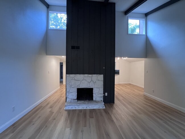 Building Photo - Desirable Sodo District, this spacious 2 b...