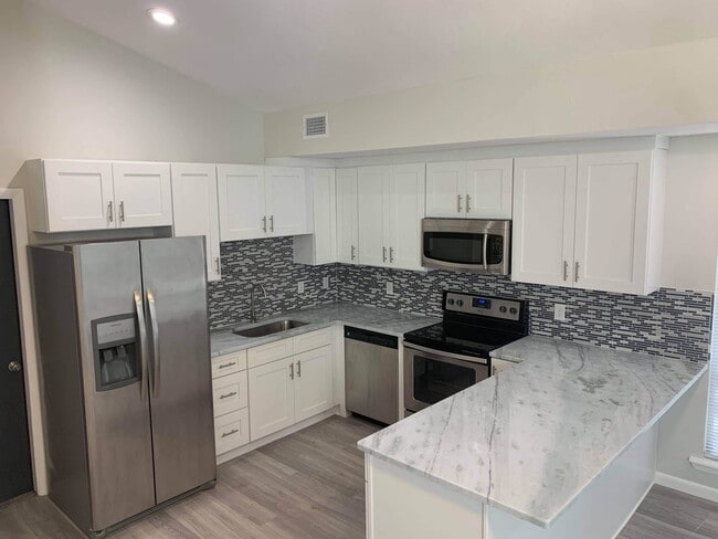 Kitchen - 217 Loring Ct