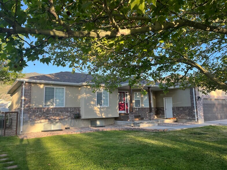 Front Porch - 926 E. Bates Canyon Rd