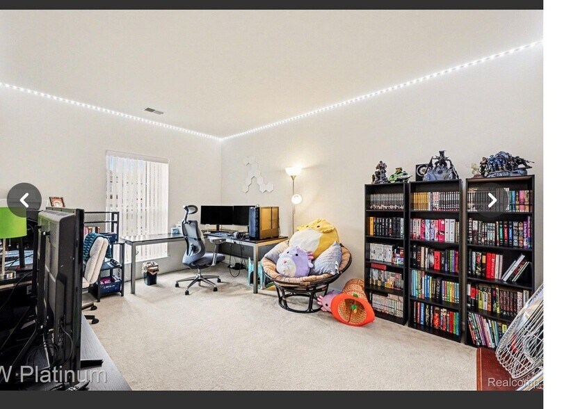 Building Photo - 28218 S Pointe Ln