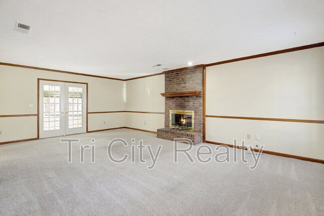 Building Photo - 216 Shadowood Ln