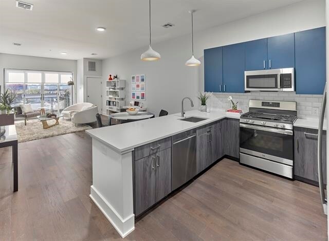 Building Photo - 260 AVENUE E