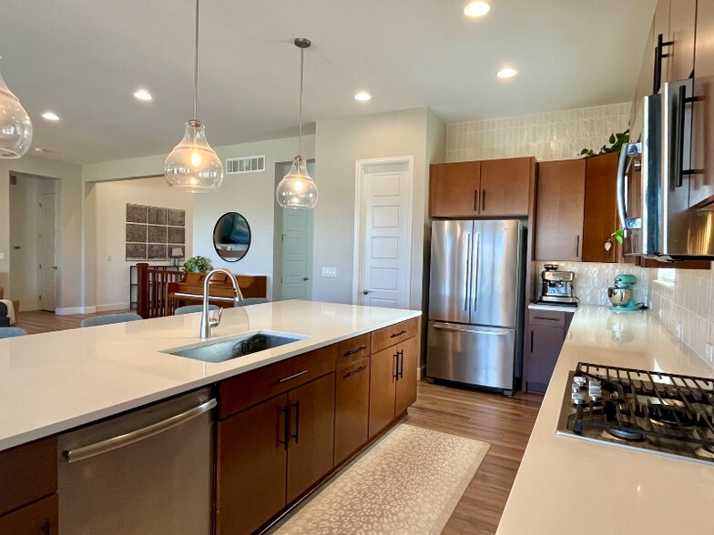 Building Photo - 11181 Sweet Cicely Dr