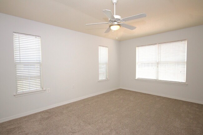 Building Photo - West Pensacola Patio Home Featuring Open Living Design, Stainless Appliances, Private Fenced Yard...