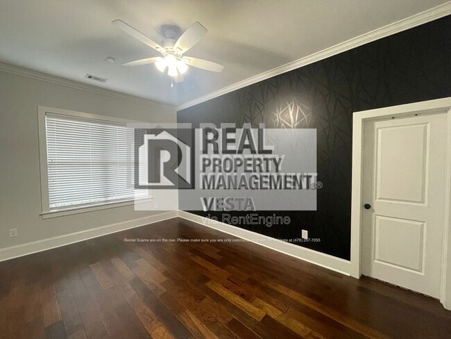 Building Photo - 435 New St