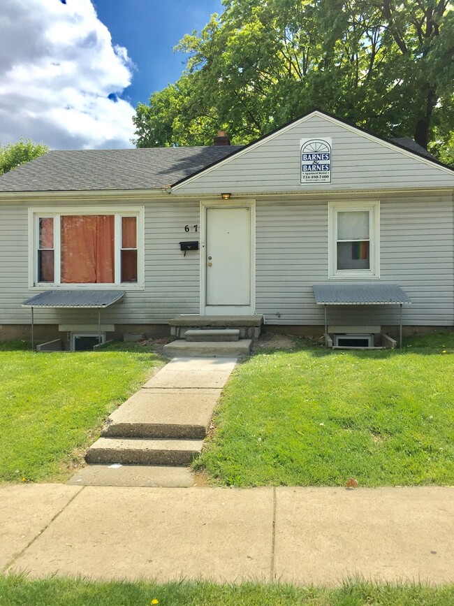 Building Photo - 4 bedroom house  Close to EMU in Ypsilanti...