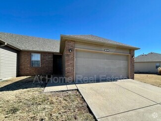 Building Photo - 1042 N Oxford Dr