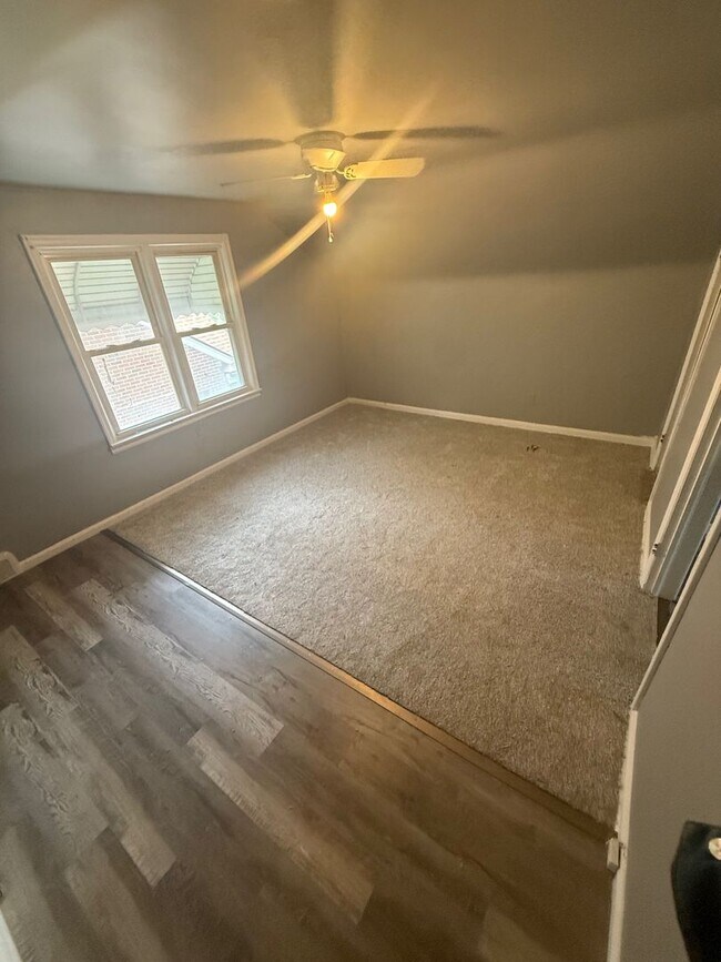 Building Photo - Charming 3 bedroom brick bungalow