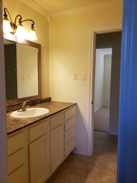 Bathroom - 2117 Rio Grande Plz