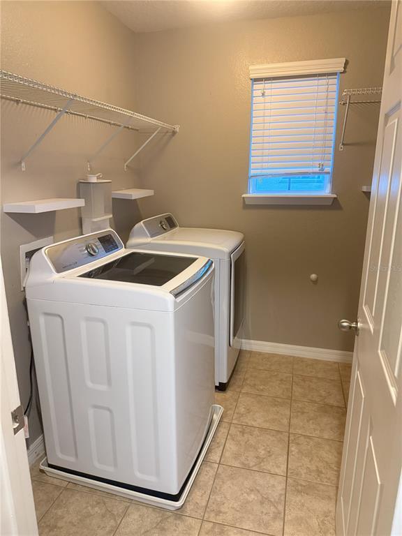 Building Photo - 12030 Silverlake Park Dr