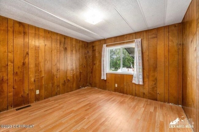 Building Photo - Rare Find! Spacious East Anchorage Home wi...