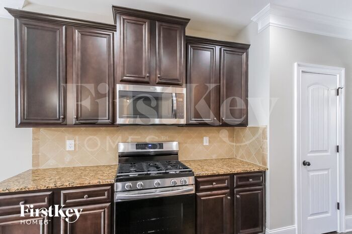 Building Photo - 659 Silver Oak Dr