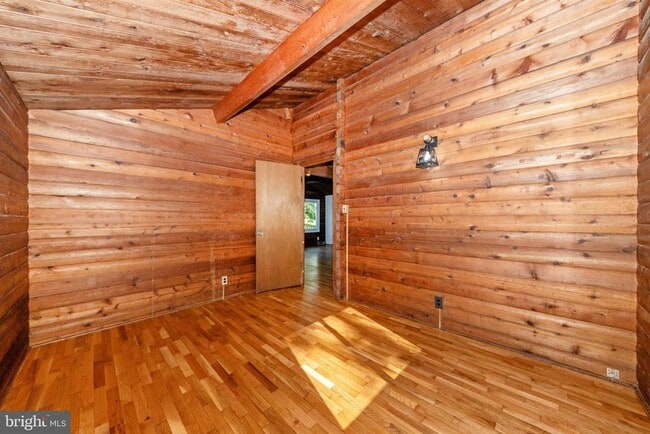 Building Photo - 305 Highview Rd