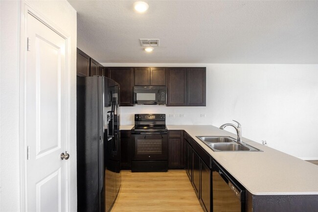 Building Photo - 1125 Largemouth Ln